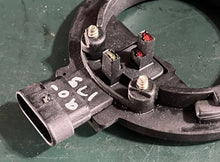 Load image into Gallery viewer, 90 115 hp Johnson 0586343 SENSOR Assy 0335591 Sensor SUPPORT, two stroke OIS 60 degree
