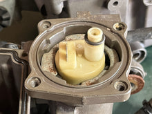 Load image into Gallery viewer, BF 135 150 hp Honda VST Vapor Separator Tank with Pump TESTED 2004+ VST 16730-ZY6-023 -033 -043 -063 - 16017-ZY6-023 FUEL PUMP MSDS 2004-up Four Stroke outboard
