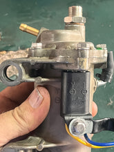 Lade das Bild in den Galerie-Viewer, 50 40 hp Tohatsu Nissan FFP FUEL FEED PUMP for vst 3T5043100 two stroke 2002-2018 some 70 90 hp compatibility
