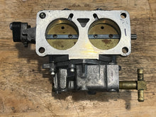 Lade das Bild in den Galerie-Viewer, 200 hp Mercury CARBURETOR SET WMH 16-1 16-2 16-3 top 3308-9672A44 3311-818650A4 818650A52, center 3308-9672A45 818650A5 818650A53, bottom 3308-9672A46 818650A6 818650A59 two stroke v6 compatible 175 150 hp

