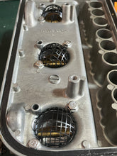Lade das Bild in den Galerie-Viewer, 75 hp Yamaha CARBURETOR 1 692-14301-45-00 CARB 2 692-14302-45-00 CARB 3 692-14303-45-00 two stroke 1995-2000 ACCELERATOR LEVER ROD 688-41217-01-00, CHOKE ROD 2 688-41257-01-00, Intake COVER 1&amp;2 688-14417-01-94 688-14418-01-00
