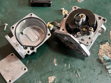 Lade das Bild in den Galerie-Viewer, 6 8 HP Yamaha CARBURETOR 6G1-14301-01-00 two stroke 1987-2002 NO FUEL PUMP
