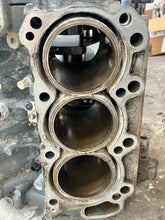 Cargar imagen en el visor de la galería, BF 225 200 175 hp Honda CYLINDER BLOCK ASSY 12000-ZY3-436ZA CRANKSHAFT 13310-RGL-A00 four stroke 2007-up

