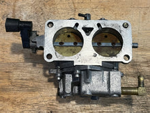 Lade das Bild in den Galerie-Viewer, 200 hp Mercury CARBURETOR SET WMH 16-1 16-2 16-3 top 3308-9672A44 3311-818650A4 818650A52, center 3308-9672A45 818650A5 818650A53, bottom 3308-9672A46 818650A6 818650A59 two stroke v6 compatible 175 150 hp
