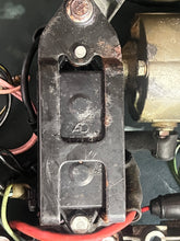 Lade das Bild in den Galerie-Viewer, 50 40 hp Yamaha Two Stroke STARTING MOTOR ASSY 1994-2007 6F5-81800-11-00, STARTER RELAY 6G1-81941-10-00, BRACKET 6H4-81822-02-98, RECTIFIER &amp; REGULATOR 2000-2008 6H2-81960-10-00, IGNITION COILS
