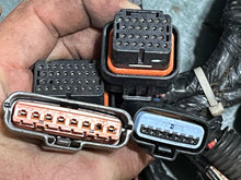 Cargar imagen en el visor de la galería, 250 hp Yamaha 60V-82590-70-00 WIRE HARNESS ASSY 6D0-8259M-20-00 two stroke oem 2005
