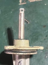 Cargar imagen en el visor de la galería, DT 150 200 hp Suzuki 25” SHIFT ACCEL HOUSING 26110-87D00 CLUTCH ROD CONNECTOR X 25611-87D10 SHIFT SHAFT 23111-87D10 YOKE 25131-87D01 Two Stroke 1986-87
