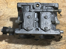 Lade das Bild in den Galerie-Viewer, 200 175 150 hp Mercury CARBURETOR SET WMH 16-1 16-2 16-3 top 3308-9672A44 3311-818650A4 818650A52, center 3308-9672A45 818650A5 818650A53, bottom 3308-9672A46 818650A6 818650A59 two stroke v6 compatible 175 150 hp
