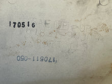 Lade das Bild in den Galerie-Viewer, DF 115 140 Suzuki lower SIDE COVER 61820-90J11-Y5S 61821-92J00 PORT 61811-92J00 61810-90J10-Y5S STBD four stroke 2015-2021+
