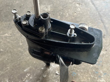 Lade das Bild in den Galerie-Viewer, DF 2.5 hp Suzuki 20” GEAR CASE ASSY 55110-97J51-YAY DRIVESHAFT 57111-97J20 PROP HOUSING 56120-97J50-YAY PROPELLER 58110-97JA0-019 four stroke 2024
