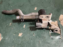 Lade das Bild in den Galerie-Viewer, DF 30 hp Suzuki EVAPORATOR PURGE VALVE 18117-78K00 HOSE 09355-70125-600 IAC VALVE HOSE 18173-94L00 BRACKET 18119-94L00 four stroke 2018
