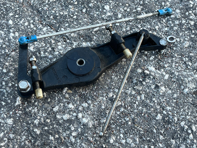 250 225 hp Mercury EFI THROTTLE CONTROL LEVER 8252681 LINKAGE 825377 LINK 857155 OIL LINK 826205 two stroke some compatibility 225 300 hp