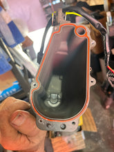 Load image into Gallery viewer, f 115 hp Yamaha vst FLOAT CHAMBER 6EK-14180-01-00 COVER 6EK-14182-00-00 FUEL PUMP 68V-13907-20-00 four stroke 2016-2019
