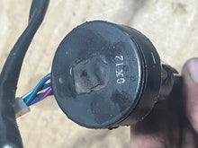 Load image into Gallery viewer, 150 hp Yamaha 6R3-85730-02-00 OIL LEVEL Sender GAUGE 1991-2001 two stroke vmax ASSY 175 200 hp
