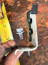 Cargar imagen en el visor de la galería, sold may2026—-150 175 200 hp Yamaha REMOTE CONTROL BRACKET 68F-48531-10-00 68F-48531-00-00 two stroke HPDI 2000-2005
