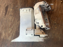 Lade das Bild in den Galerie-Viewer, 150 hp Evinrude 25” MIDSECTION SWIVEL 0434724 0435006 STEERING ARM 0436983 HOUSING 0340731 0338664 stern BRACKETS 0335489 0335416 two stroke E150EXERV 1994
