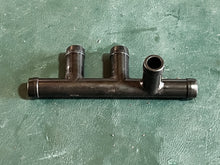 Lade das Bild in den Galerie-Viewer, 250 225 hp Yamaha CARB PIPE JOINT 61A-24377-00-00 NLA two stroke 76 degree 1990-1996
