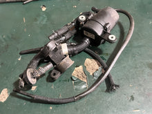 Lade das Bild in den Galerie-Viewer, DF 30 hp Suzuki VST SEPARATOR 15600-94L00 FUEL COOLER 15770-94L00 four stroke 2015-2024
