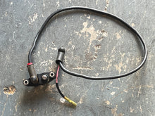 Lade das Bild in den Galerie-Viewer, 150 hp Yamaha battery TERMINAL 64D-81920-01-00 64D-81920-00-00 two stroke 1996-2009 some compatibility 175 200 hp
