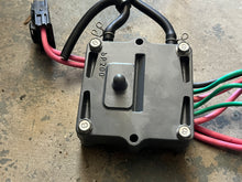 Lade das Bild in den Galerie-Viewer, f 250 hp Yamaha VOLTAGE REGULATOR RECTIFIER 6P2-81960-03-00 6P2-02 6P2-02 6P2-81960-00-00 four stroke 2005 some compatibly 50-250 hp

