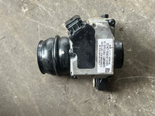 Lade das Bild in den Galerie-Viewer, 350 hp Mercury Verado THROTTLE BODY CONTROL VALVE 884408A08 four stroke 135-400 hp compatibility
