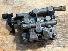 Lade das Bild in den Galerie-Viewer, 200 hp Mercury CARBURETOR SET WMV 5-1 5-2 5-3 3326-828272A13 828272A49, 3326-828272A14 828272A50, 3326-828272A15 828272T51 two stroke 1996-1998
