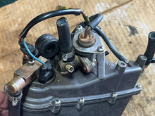Lade das Bild in den Galerie-Viewer, sold shopify aug2025—-250 225 200 HP Yamaha 65L-14980-00-00 FLOAT CHAMBER, 65L-14182-00-00 COVER, 65L-13907-00-00 FUEL PUMP ox66 1997-1998 Two Stroke
