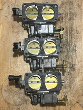 Lade das Bild in den Galerie-Viewer, 200 175 150 hp Mercury CARBURETOR SET WMH-16 top 3308-9672A44 3311-818650A4 818650A52, center 3308-9672A45 818650A5 818650A53, bottom 3308-9672A46 818650A6 818650A59 two stroke v6
