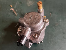 Cargar imagen en el visor de la galería, DT 150 175 200 225 Suzuki starter valve assy 13400-87D12 NLA two stroke 90 100 compatible
