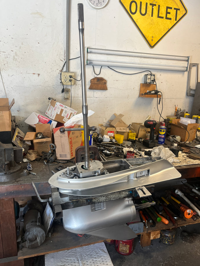 BF 200 225 hp Honda lower unit shifts and pressure test new water pump and oil