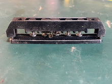 Cargar imagen en el visor de la galería, 70 hp Johnson 0323730 TERMINAL BLOCK 0389503 TERMINAL BLOCK COVER 65 - 75 hp two stroke 1980-84
