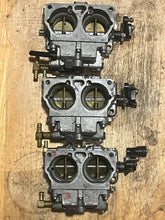 Lade das Bild in den Galerie-Viewer, 200 175 150 hp Mercury CARBURETOR SET WMH-16 top 3308-9672A44 3311-818650A4 818650A52, center 3308-9672A45 818650A5 818650A53, bottom 3308-9672A46 818650A6 818650A59 two stroke v6
