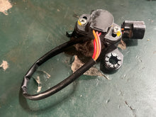 Lade das Bild in den Galerie-Viewer, 150 175 200 225 250 hp Yamaha Throttle Sensor &amp; bracket TPS 6R5-85885-01-00 TWO STROKE
