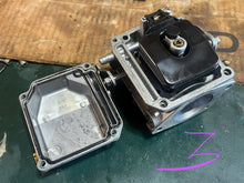 Load image into Gallery viewer, sold local aug7-2024———50 40 hp Yamaha CARBURETOR SET 62X-14301-00-00 14302 14303 1995-2003, 62X-14301-10-00 14302 14303 two stroke 2004-2009
