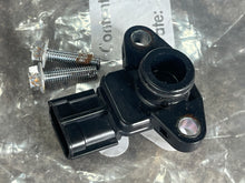 Lade das Bild in den Galerie-Viewer, DF 200 hp Suzuki map PRESSURE SENSOR 18590-68H00 intake Four Stroke 2015-2022 some compatibility 150 175 90 250 hp
