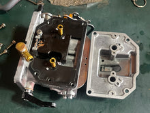 Load image into Gallery viewer, 115 hp Yamaha CARBURETOR SET 6E503 two stroke v4 6E5-14301-03-00 6E5-14302-03-00
