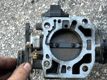 Load image into Gallery viewer, BF 130 hp Honda THROTTLE BODY with throttle cable 16400-ZW5-013 Four Stroke 1999-2004
