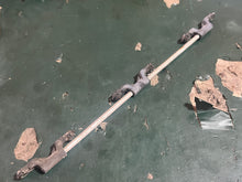 Lade das Bild in den Galerie-Viewer, 150 200 hp Yamaha THROTTLE ACCELERATOR LEVER ROD 65L-41217-00-00 two stroke 2001-2004 some compatibility 175 225 250 300 hp
