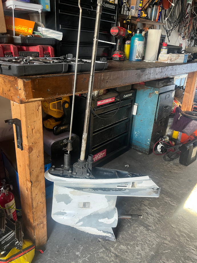 225 hp Evinrude 30” GEAR CASE ASSY 5001614 0438045 two stroke 1998 29.25 inch from water pump to driveshaft 150-250hp