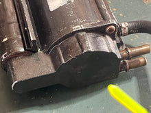 Lade das Bild in den Galerie-Viewer, 175 150 135 115 hp Ficht Evinrude vst VAPOR SEPARATOR FUEL PUMP 5004428 two stroke 2001-2005 compatible with some other horsepowers
