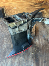 Lade das Bild in den Galerie-Viewer, 150 155 hp Johnson &amp; Evinrude 20” MIDSECTION HOUSING 0332744 SWIVEL 0432708 STEERING ARM 0392519 two stroke CROSSFLOW 1987-1992 4 &amp; 6 cylinder for use with Old-style trim
