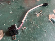 Lade das Bild in den Galerie-Viewer, DF 200 hp Suzuki IGNITION TIMING COIL 32160-88L00 four stroke 2005-2021 some compatibility 40 - 300 hp
