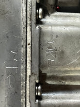Lade das Bild in den Galerie-Viewer, 200 - 300 hp Yamaha 60V-14182-01-00 FLOAT CHAMBER vst &amp; pump TESTED hpdi

