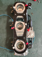 Lade das Bild in den Galerie-Viewer, sold ebay dec2024——90 hp Yamaha CARBURETOR SET 2004-2009 Two Stroke 6H1-14301-30-00 6H1-14302-30-00 6H1-14303-30-00
