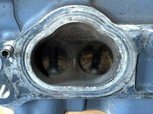 Cargar imagen en el visor de la galería, f 115 hp Yamaha CYLINDER HEAD ASSY 68V-11110-01-94 four stroke 2004 without cams
