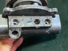 Lade das Bild in den Galerie-Viewer, DT 140 115 85 75 hp Suzuki 48502-94530 VALVE BODY ASSY for ptt trim pump Two Stroke 1986-1996
