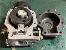 Load image into Gallery viewer, 25 35 HP OMC Johnson Evinrude CARBURETOR SET two stroke 3 cylinder 1996-2001 0438272 438272 0438273 438273 436351 0436351
