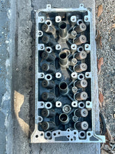 Cargar imagen en el visor de la galería, BF 150 hp Honda CYLINDER HEAD 06122-ZY6-040ZA four stroke 2007-up
