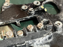 Lade das Bild in den Galerie-Viewer, 70 hp Johnson Evinrude ELECTRICAL BRACKET 0514222 TERMINAL 0329895 two stroke 1993-2001 NLA some 40 50 60 65 hp compatibility

