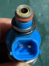 Lade das Bild in den Galerie-Viewer, DF 60 70 hp Suzuki FUEL INJECTOR 15710-99E00 four stroke 1998-2009
